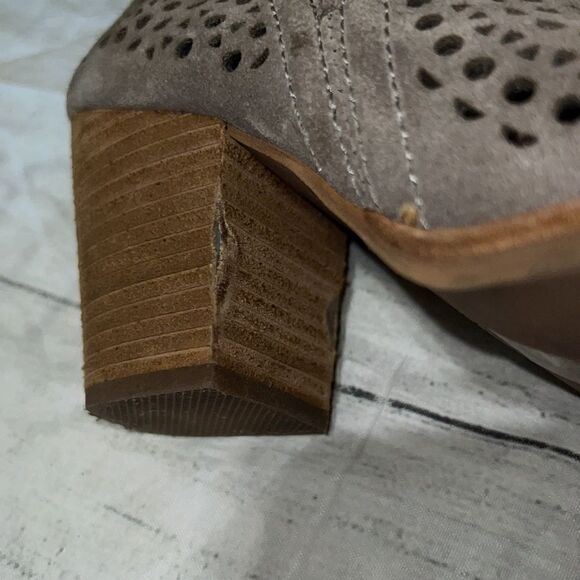 Jeffrey Campbell Taggart Suede Cutout Taupe Cut Out Pointed Western Booties 6.5 - Picture 2 of 9